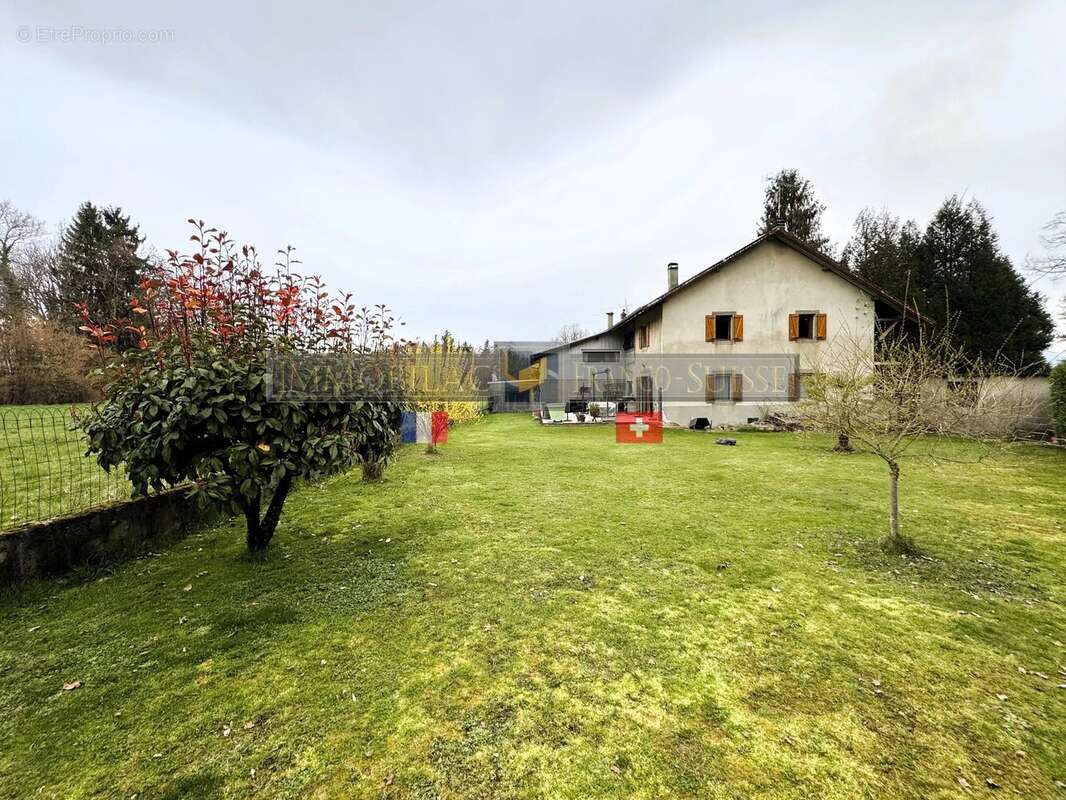 Maison à CORNIER