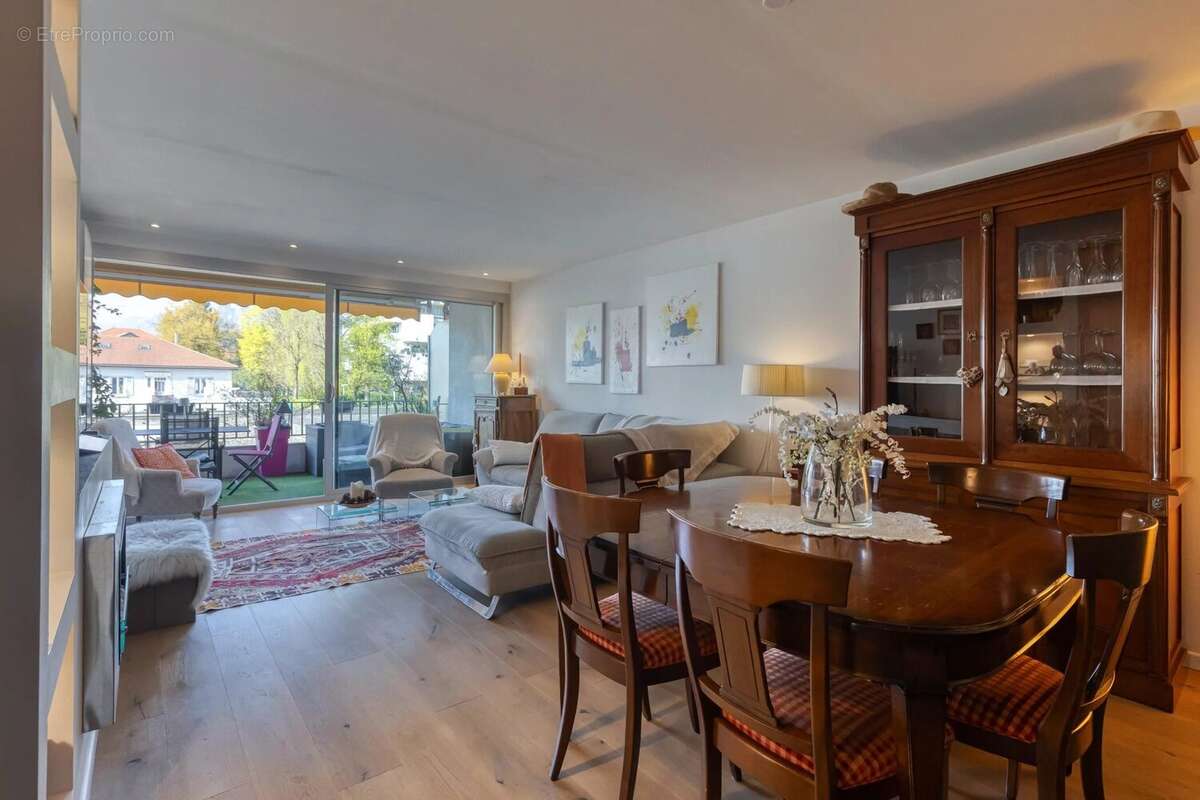 Appartement à MEYLAN
