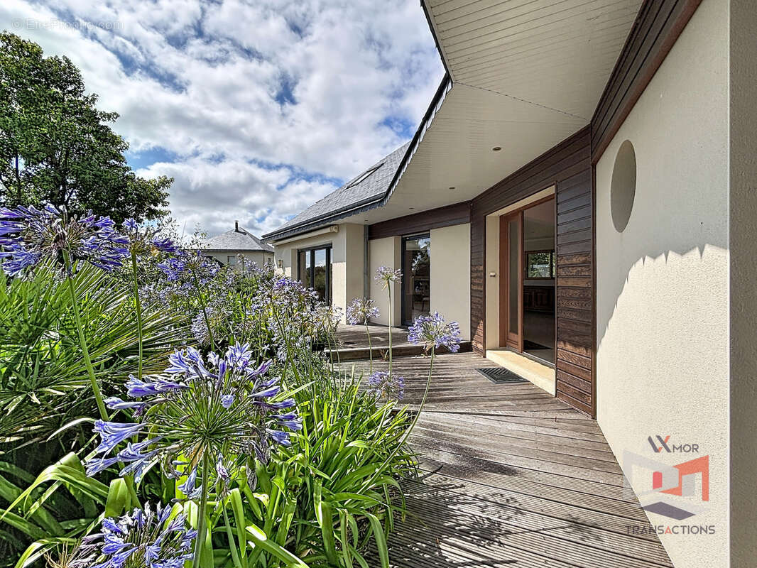 LANNION : Maison contemporaine avec grand jardin. - photo 2