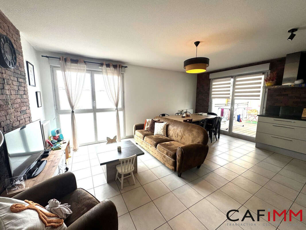 Appartement à MEYZIEU