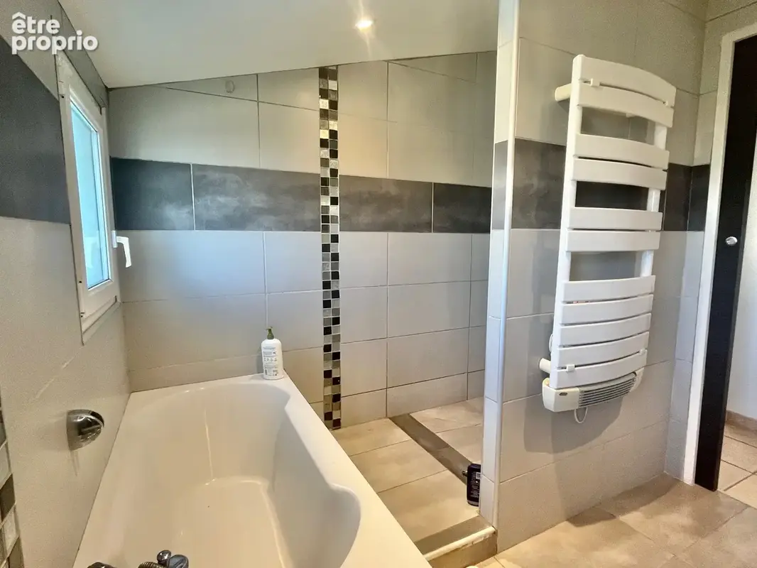 À vendre   saint-lys   maison t6 de 125 m2 avec piscine, garage et jardin arboré - photo 8