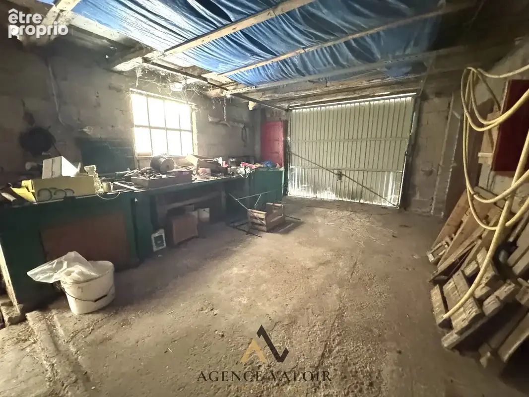 Maison à rénover avec grange, deux garages et une écurie - photo 15