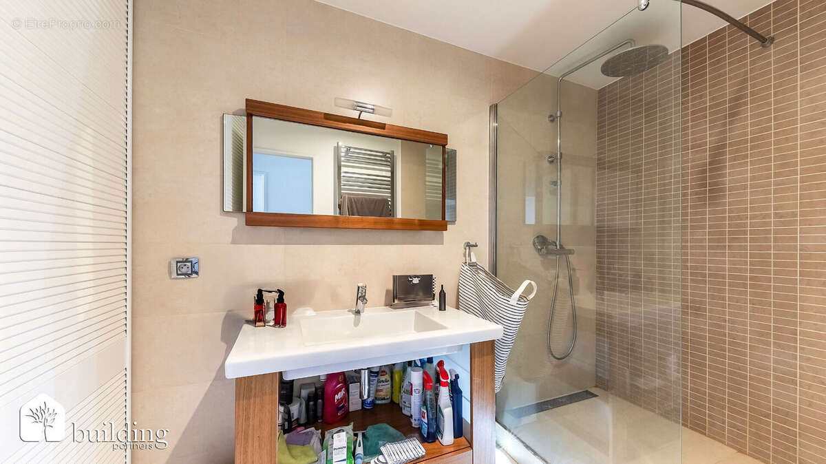 Appartement à LEVALLOIS-PERRET