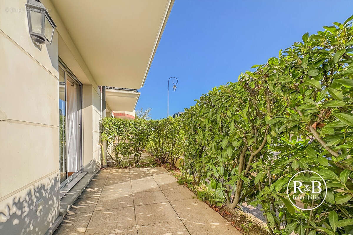 Appartement à LES CLAYES-SOUS-BOIS