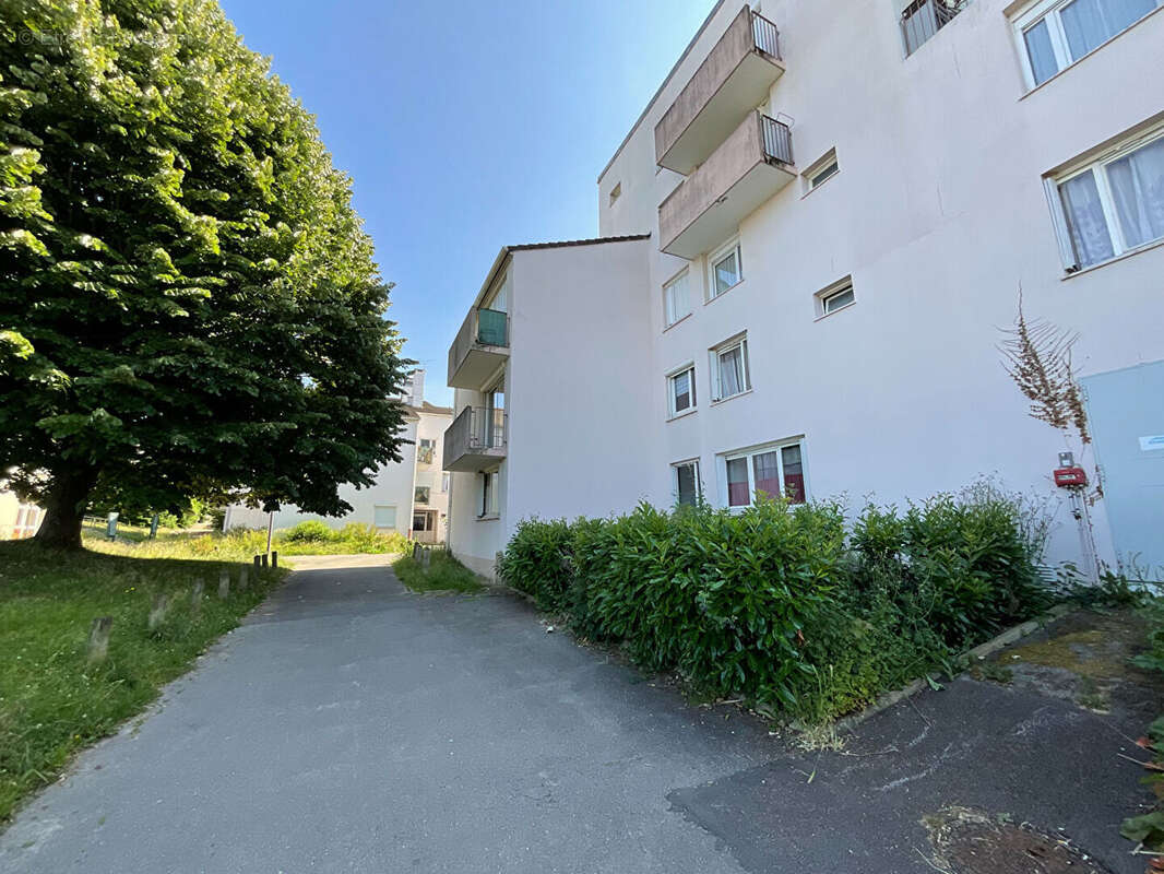 Appartement à MENUCOURT