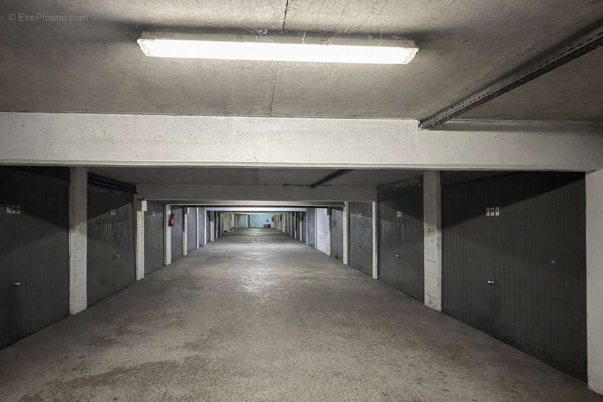 Parking à PARIS-14E