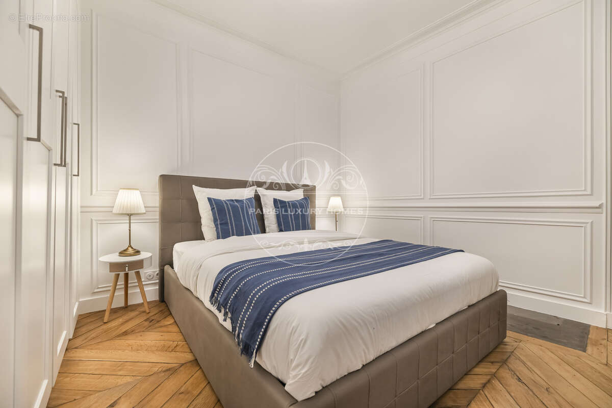 Appartement à PARIS-1E