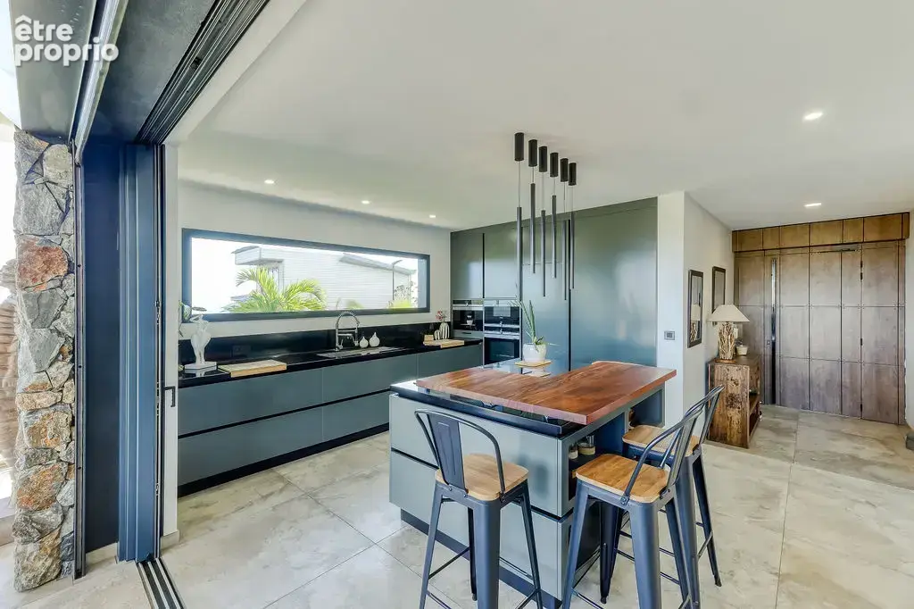 A Vendre - Villa d'exception 187 m2 avec piscine à Trois-Bassins - photo 3