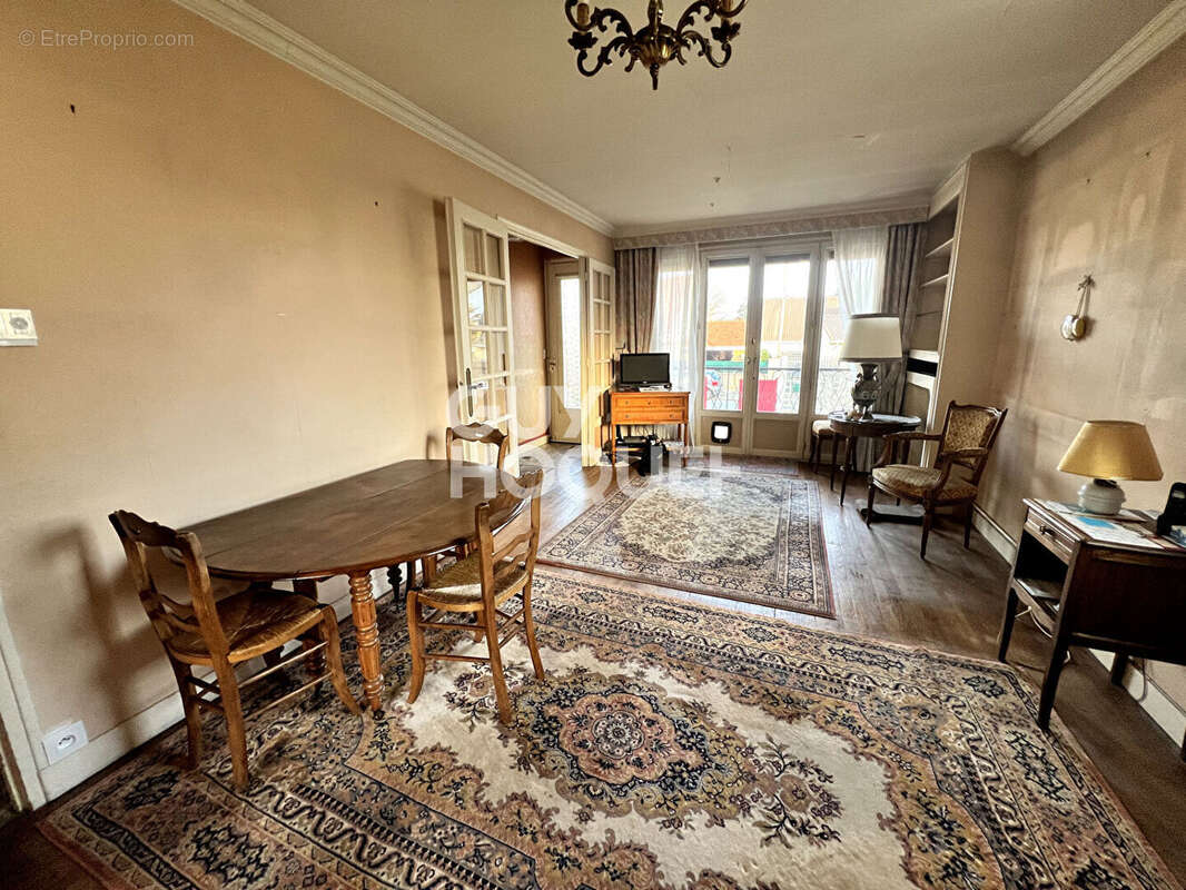 Maison à SAINTE-GENEVIEVE-DES-BOIS