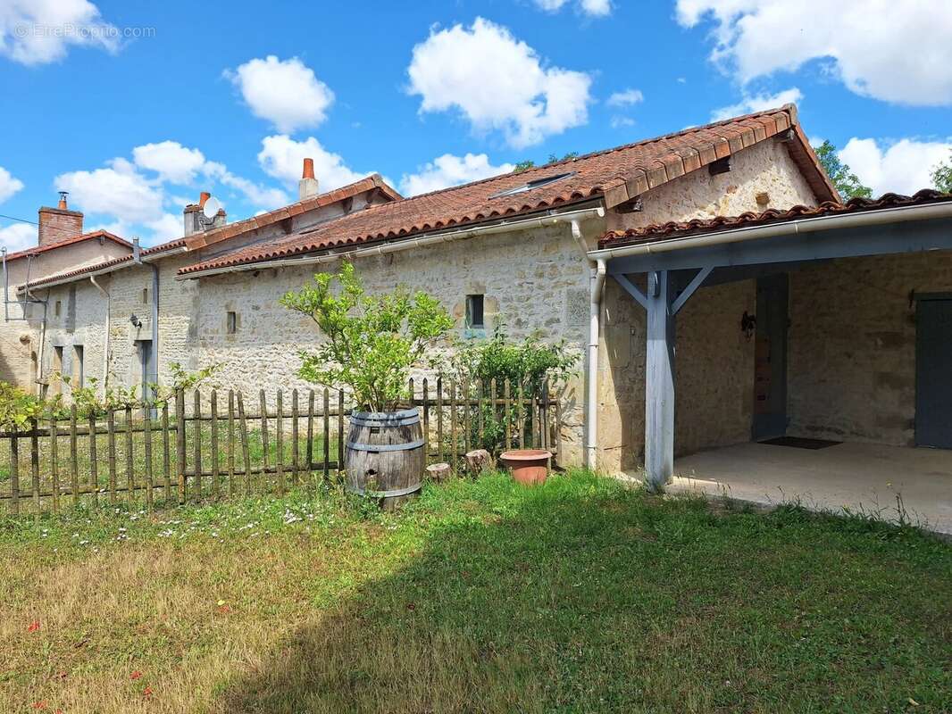 Maison de campagne, grange et terrain - photo 3