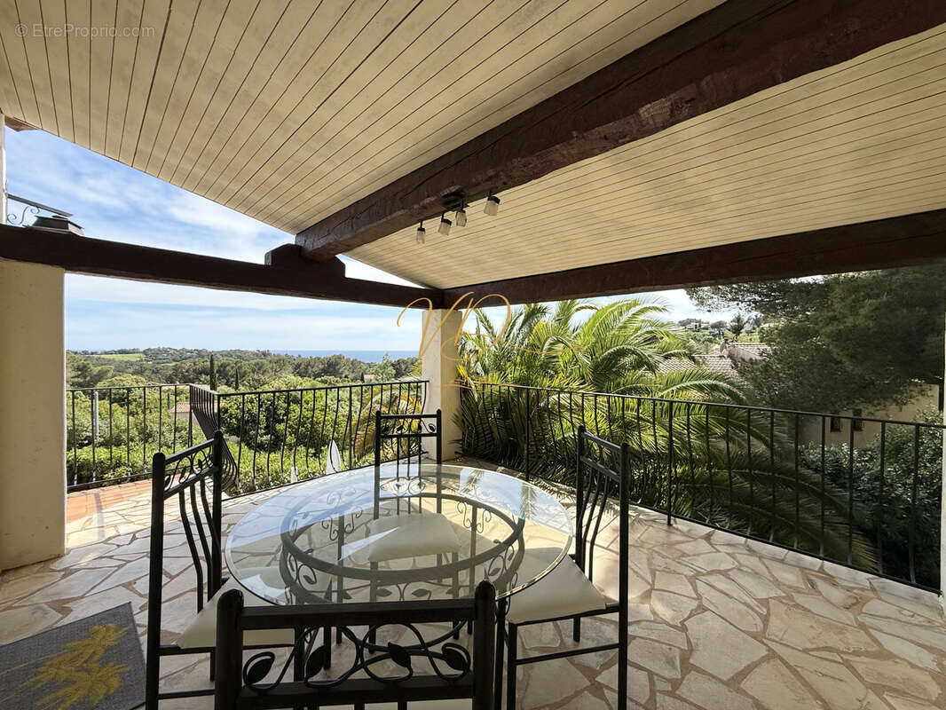 Villa d’Exception avec Vue Mer Panoramique   Double Habitation & Fort Potentiel - photo 2