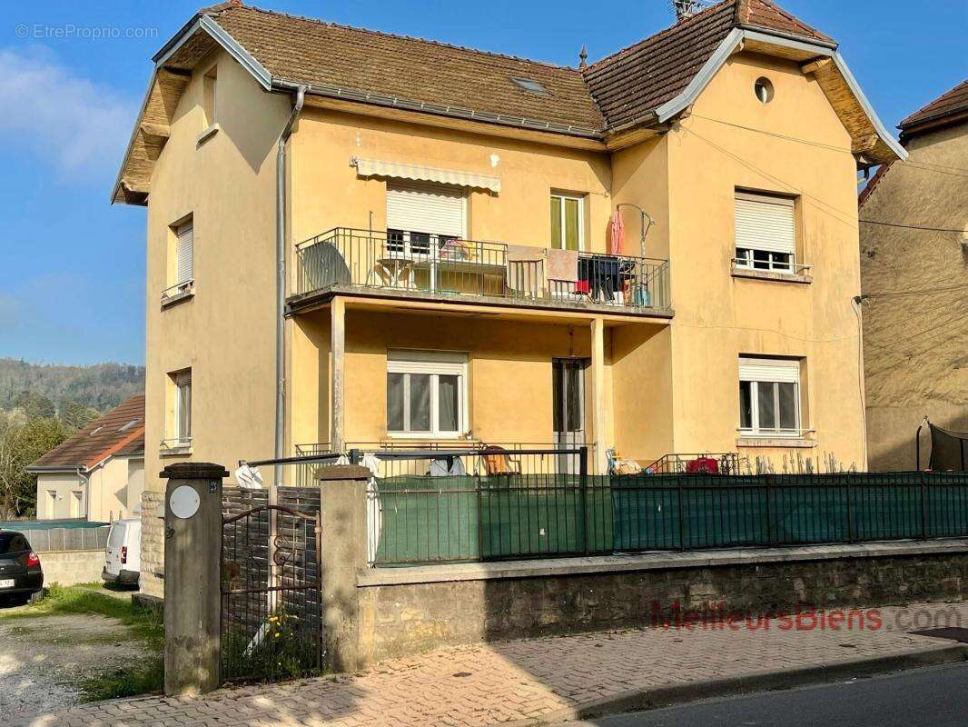 Appartement à MONTMOROT