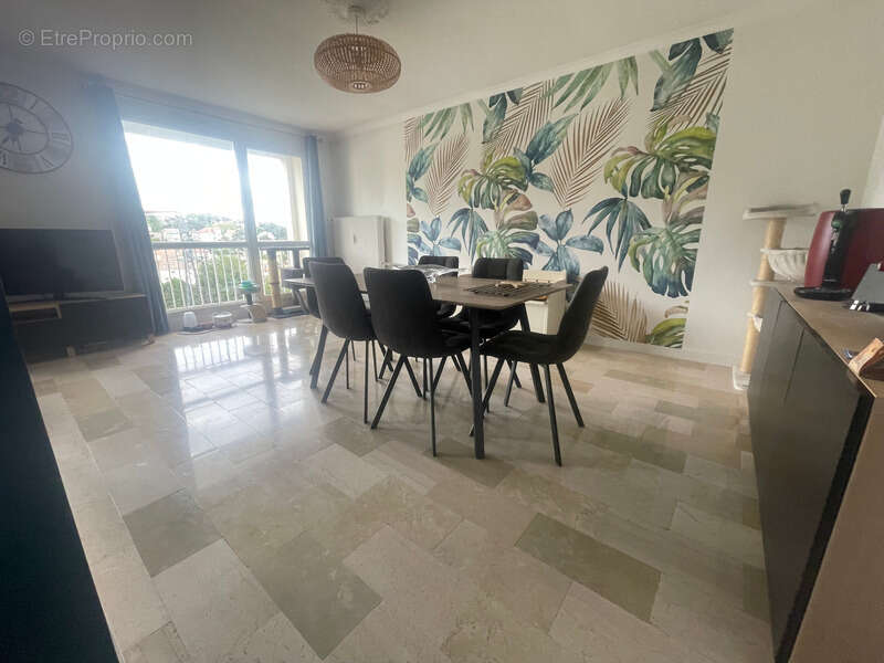 Appartement T4- 81,63m2- 8ème et dernier étage- Cave- Parking Privatif- Garage- Vue dégagée - Montaud- Le Grand Clos - photo 6
