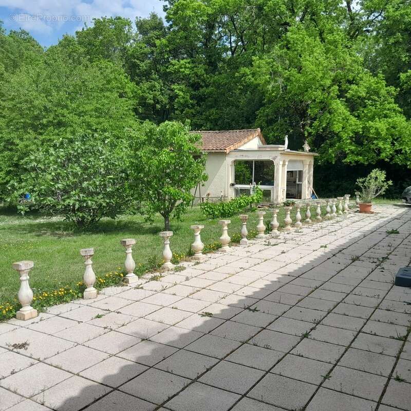 Maison à AIGRE