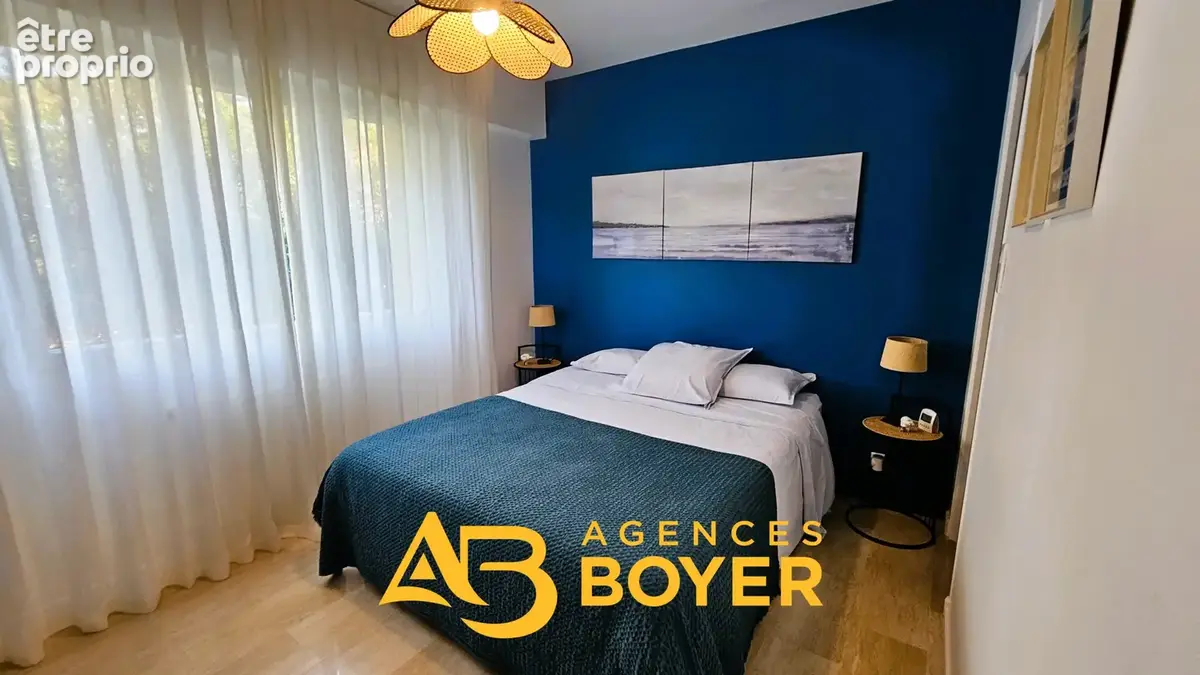 Appartement T4/5 Au coeur du village de BANDOL dans résidence sécurisée avec ascenseur. - photo 7
