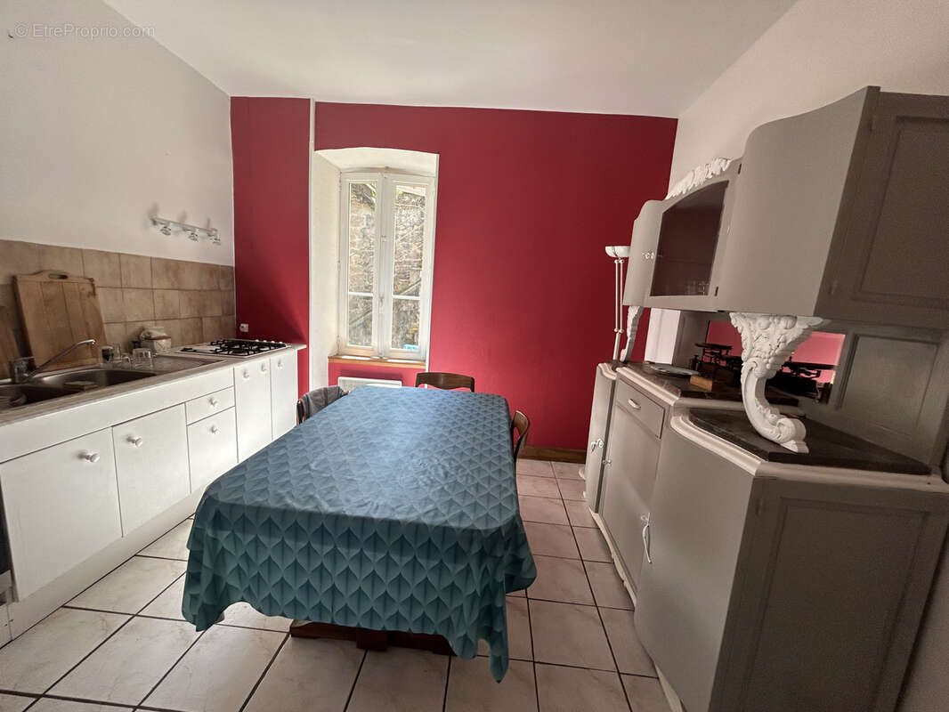 Maison à PEROLS-SUR-VEZERE