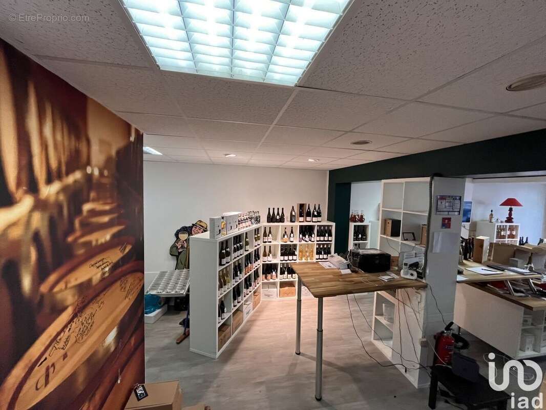 Photo 3 - Commerce à PONT-DE-VAUX