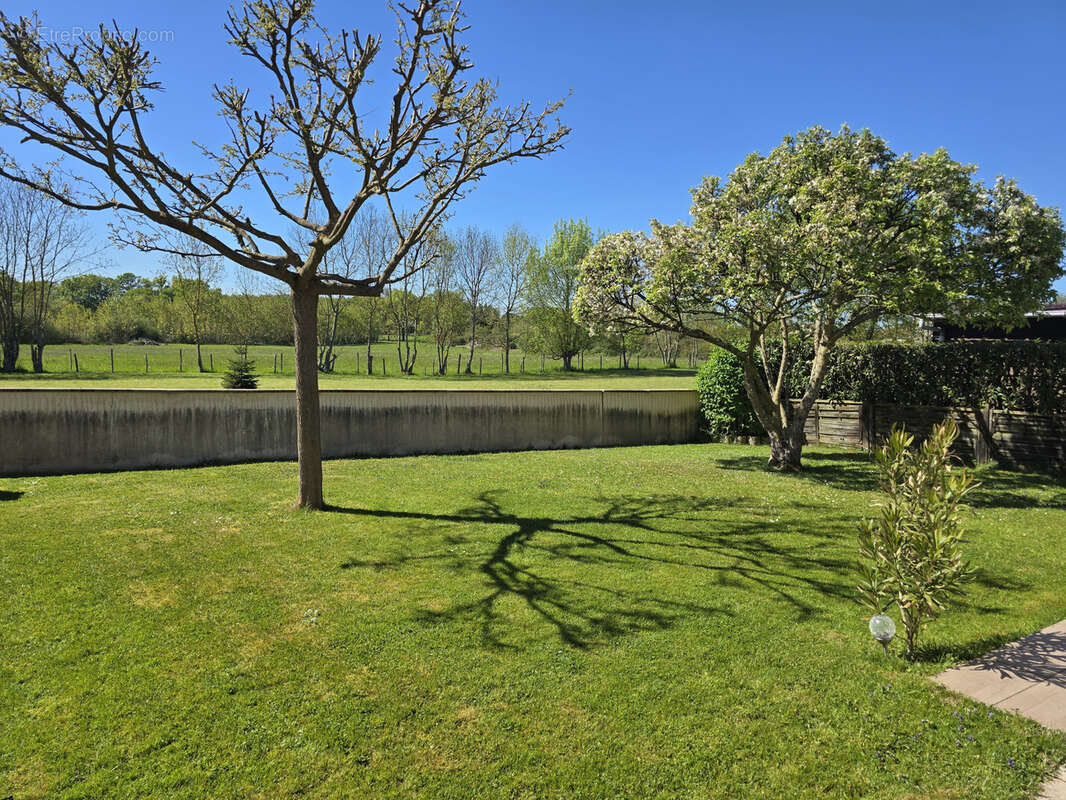Maison à MEZERIAT