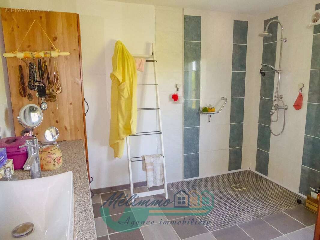 Maison 108 m² à Fontaines  - photo 3