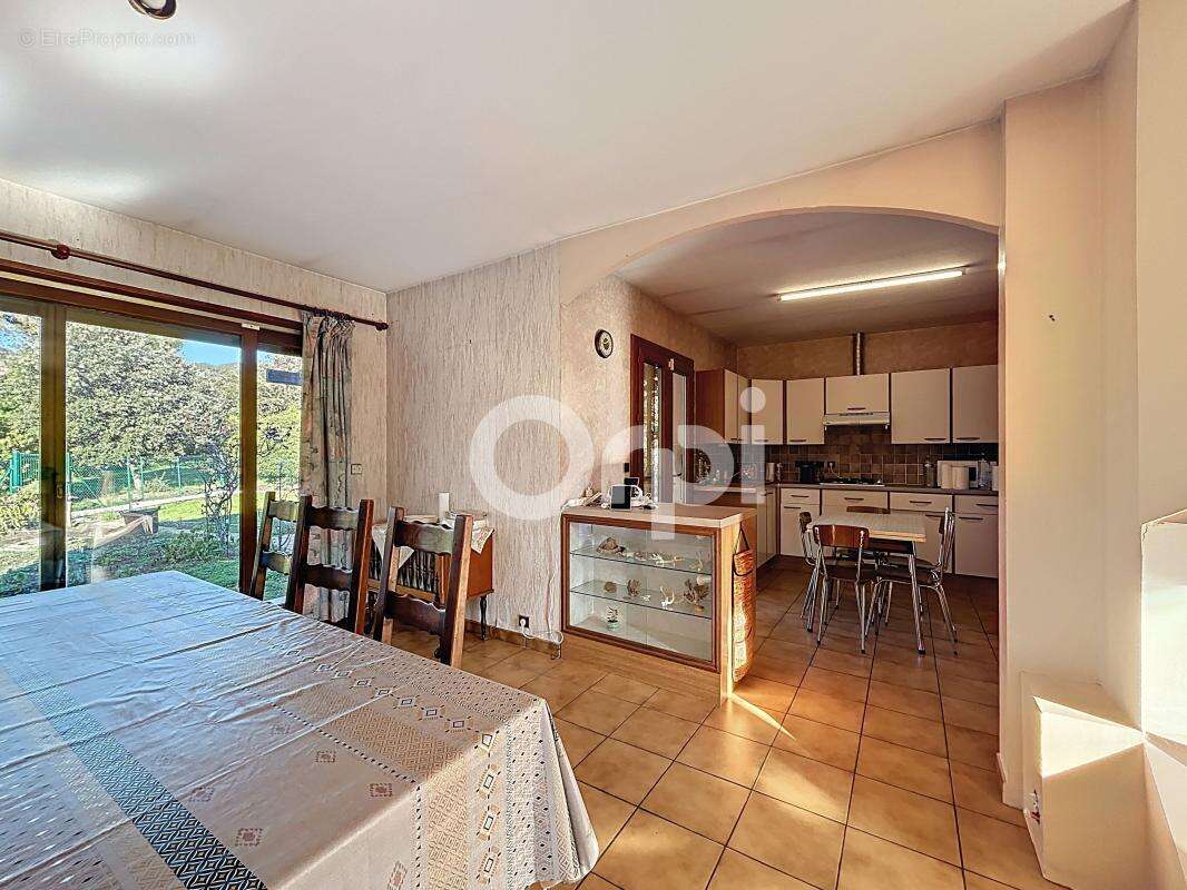 Maison à ROQUEBRUNE-SUR-ARGENS