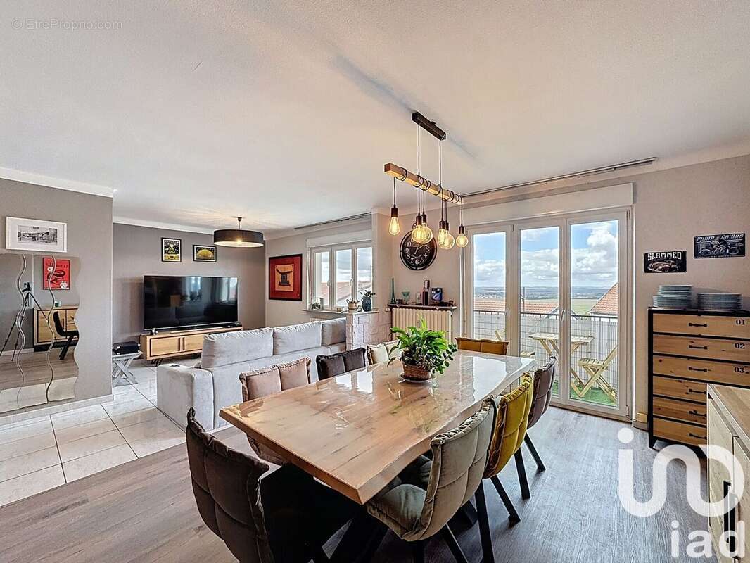 Photo 2 - Appartement à SAINT-PRIVAT-LA-MONTAGNE