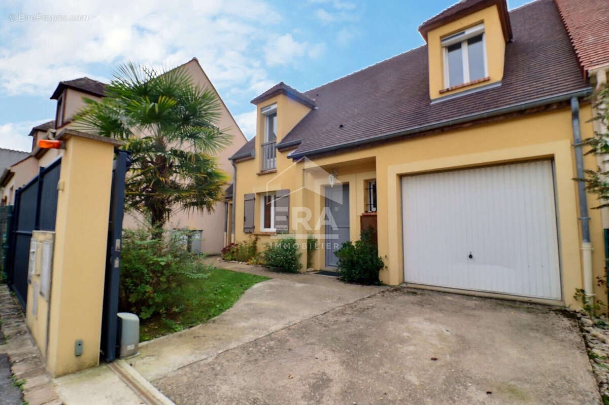 Maison à ETAMPES