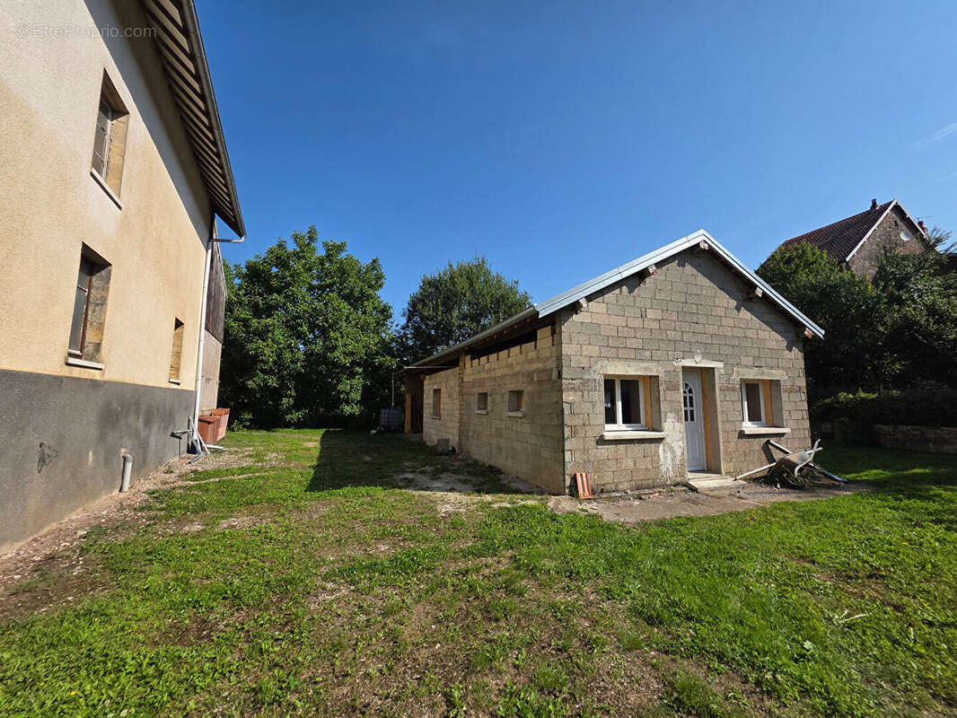 Maison à FONTENELLE-MONTBY