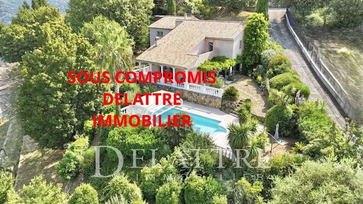 Maison à CHATEAUNEUF-GRASSE