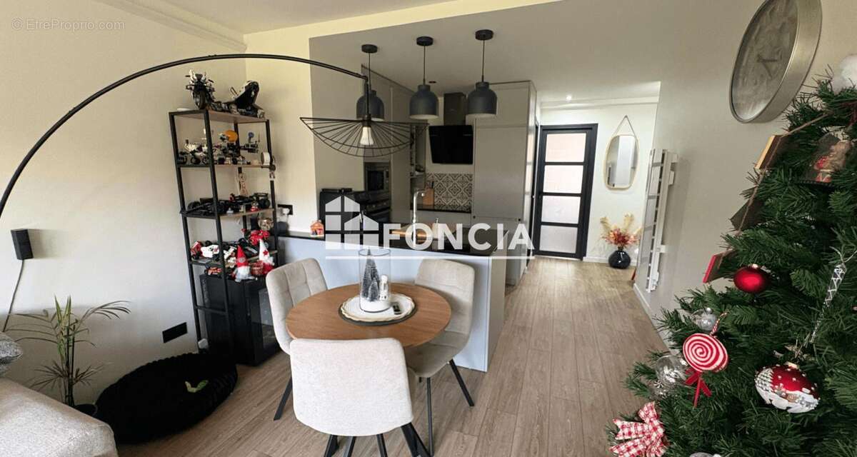 Appartement à FRESNES