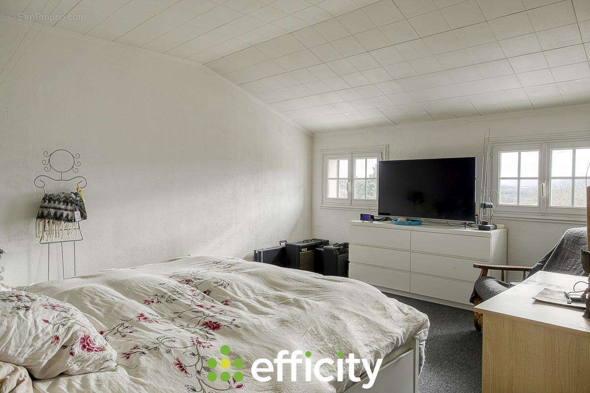 Maison à SALAISE-SUR-SANNE