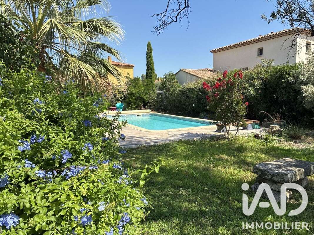 Maison 167 m² à La Fare-Les-Oliviers  - photo 4