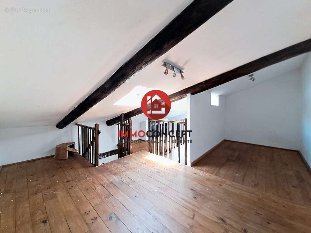 Appartement à ROQUEMAURE