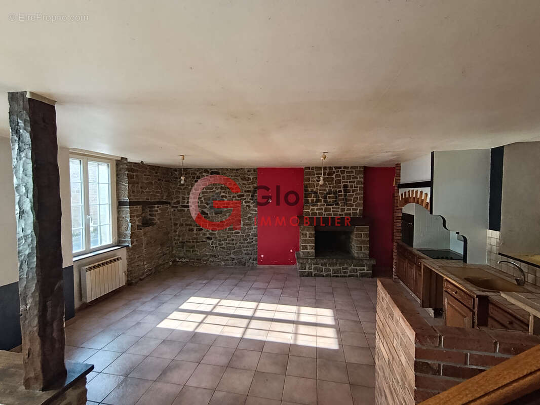 Maison de ville en pierre avec un grand garage à 15 min de Fougères et 10 min d'Ernée - photo 2