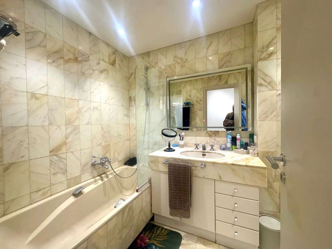 Appartement à VALLAURIS