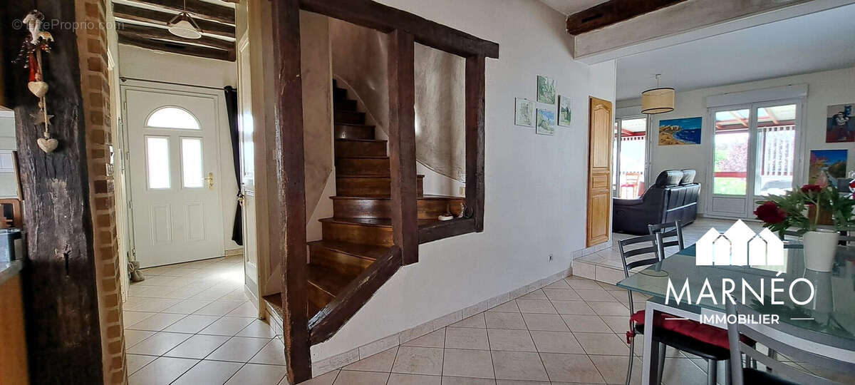 Maison 143 m² à Saint-Memmie  - photo 7