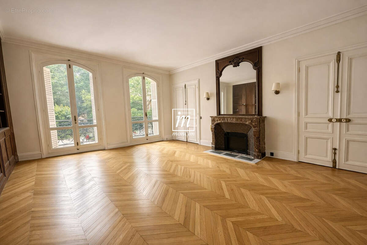 Appartement à PARIS-8E