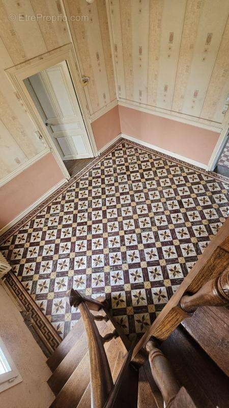 Maison de charme – Centre-ville – Idéal primo-accédant / investisseur / retraités NOYANT (49) - photo 8