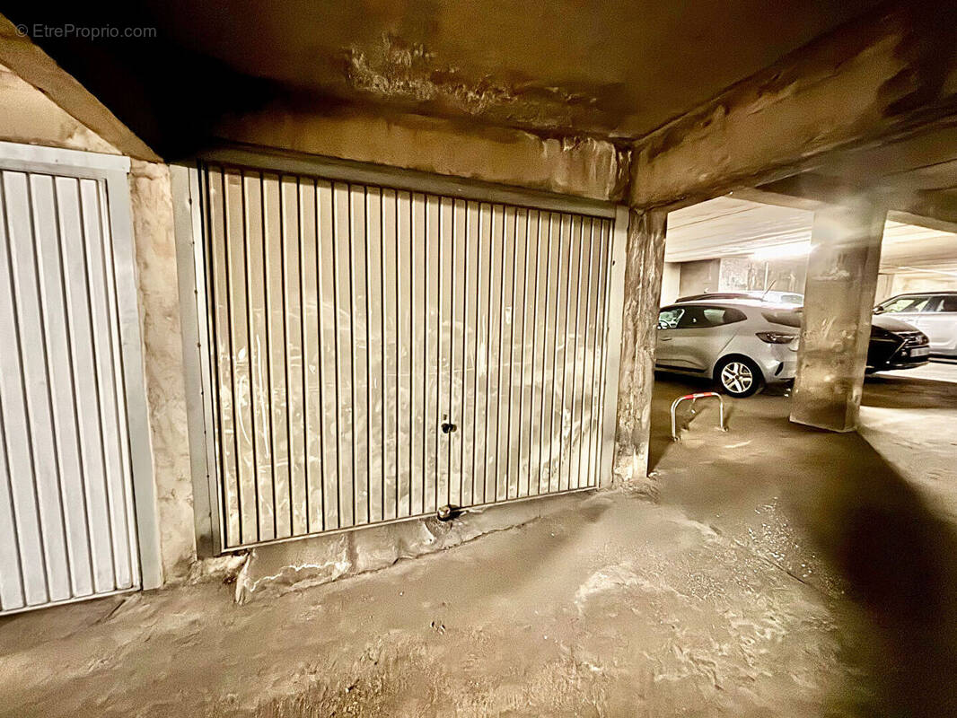 Parking à PARIS-19E