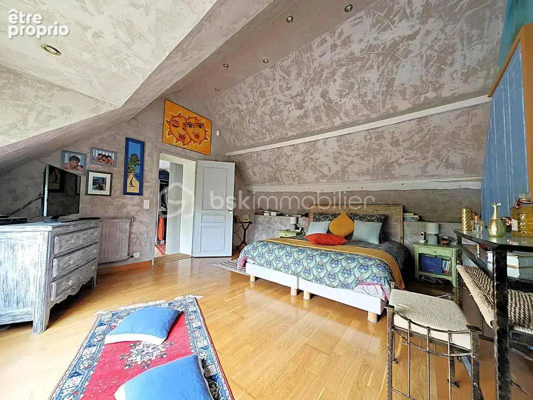 À 10 minutes de RAMBOUILLET, propriété de 220 m² habitable sur terrain de 940 m² avec une magnifique piscine de 5 M par 10 M - photo 14