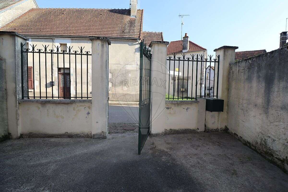 Maison à CHARENTENAY