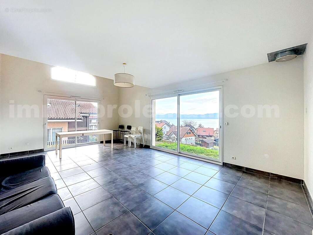 Maison_individuelle_Saint_Gingolph_proche_frontière_Suisse_Lausanne_Vallais_villa_volume_vue_Lac_léman_montagne_commodité_salon_séjour_cuisine_idéal_investisseur - Maison à SAINT-GINGOLPH