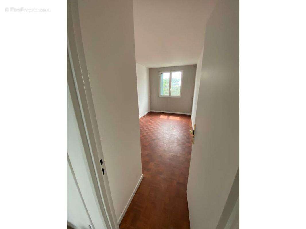Appartement à LES CLAYES-SOUS-BOIS