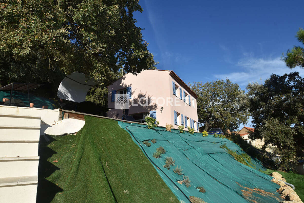 Maison à BAGNOLS-EN-FORET