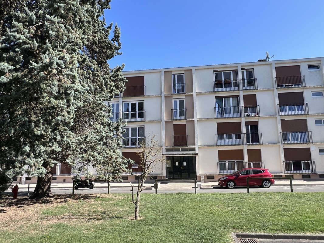 Appartement à LA CHAPELLE-SAINT-MESMIN