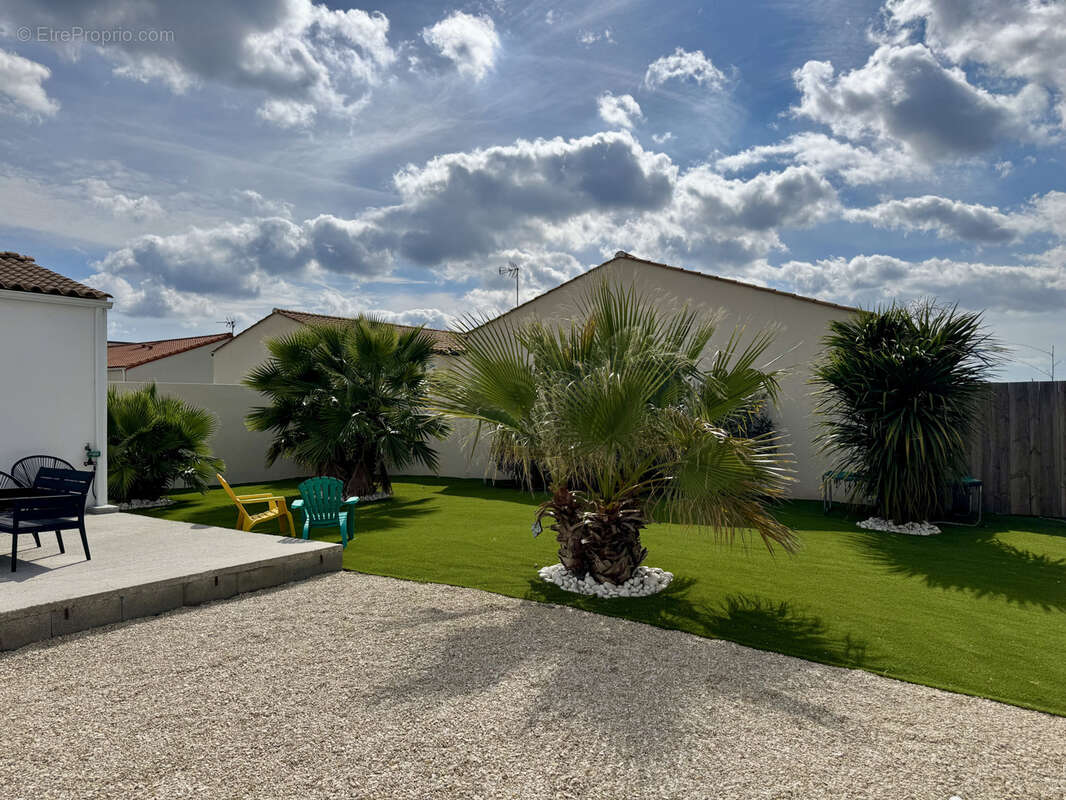 Maison à CHAMPAGNE-LES-MARAIS