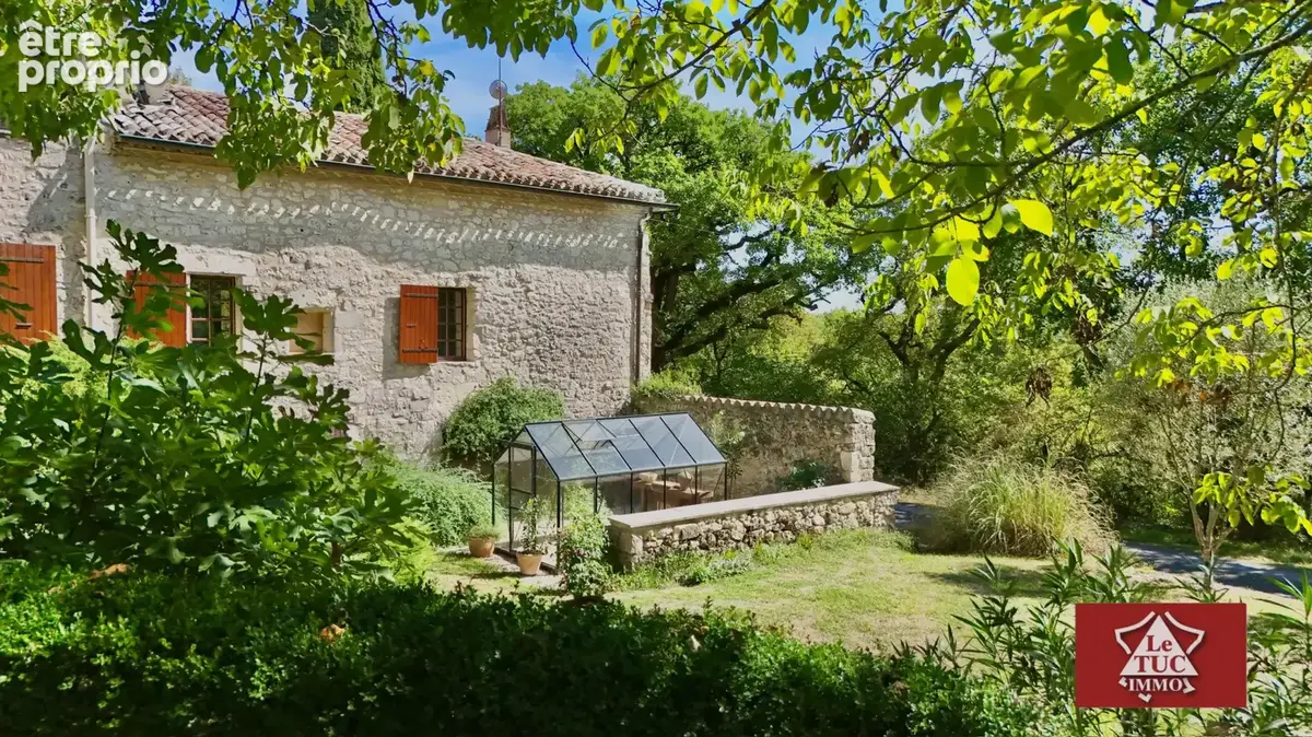 Maison en pierre avec garage, piscine et jardin. - photo 5