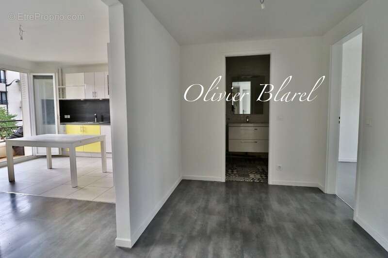 A vendre Le Plessis Robinson - 69m² rénové - 2 chambres - Balcon - Box - Gare 10mn - photo 3