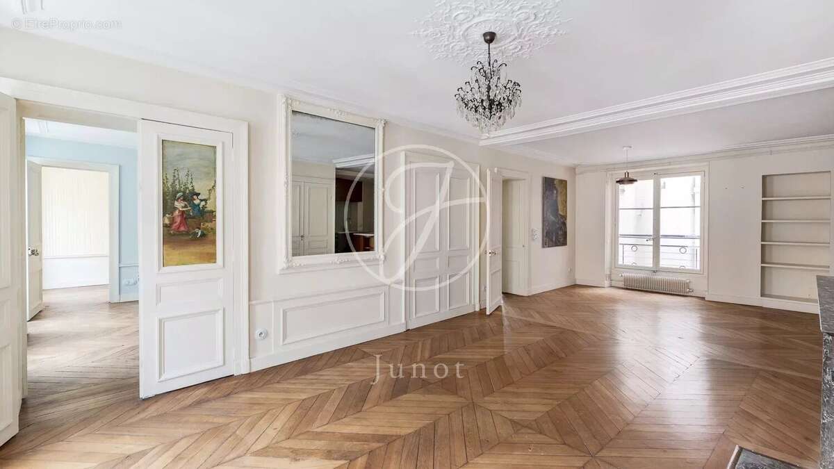 Appartement à PARIS-10E