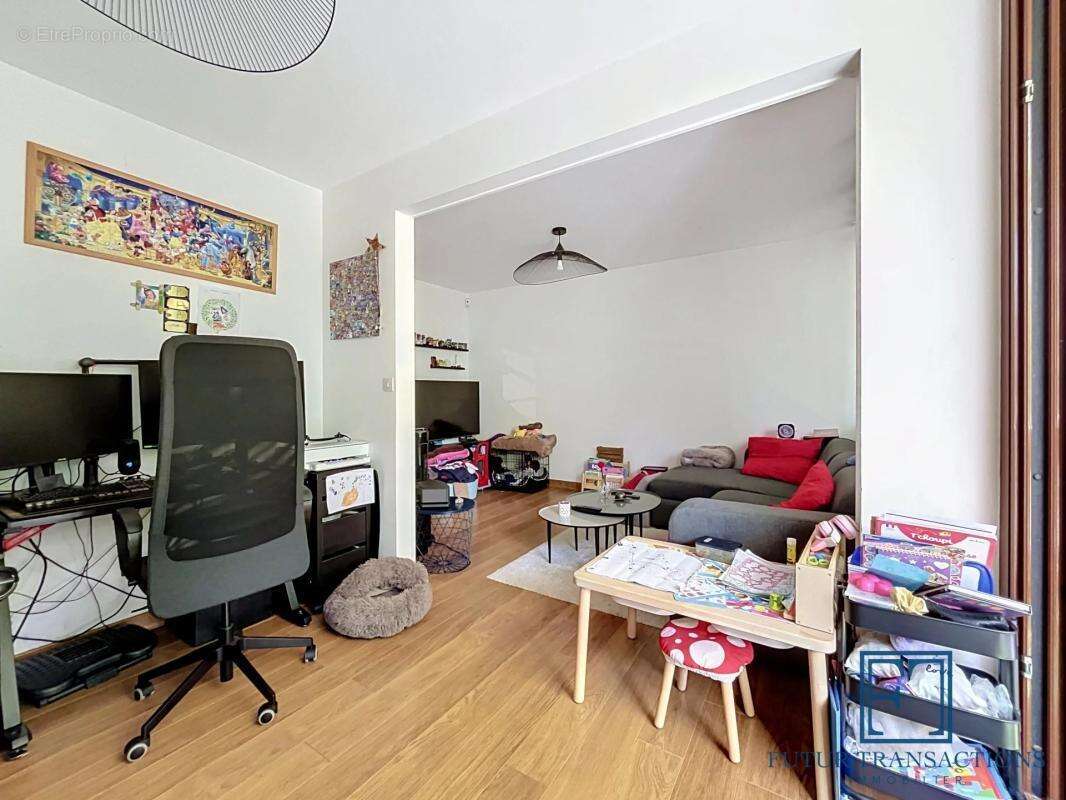 Appartement à FONTENAY-LE-FLEURY