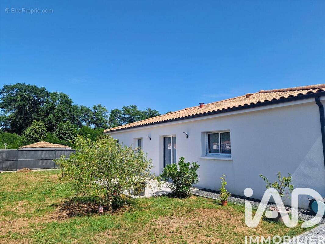 Photo 1 - Maison à SAINT-PIERRE-DU-MONT